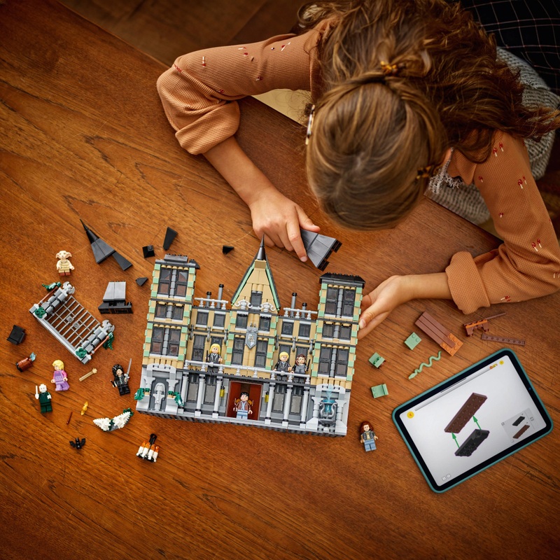 LEGO Harry Potter 76453 Landsitz der Familie Malfoy – Bild 3